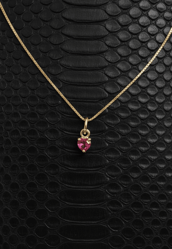 Collana con pendente in oro 750 e rubino taglio cuore