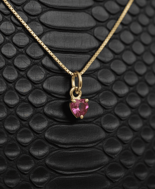 Collana con pendente in oro 750 e rubino taglio cuore